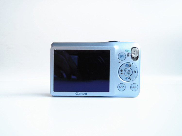 Chất lượng thân máy nhỏ gọn và hoàn toàn bằng kim loại rõ ràng Máy ảnh kỹ thuật số thẻ Canon / Canon IXUS 105 IS - Máy ảnh kĩ thuật số máy ảnh giá rẻ dưới 3 triệu