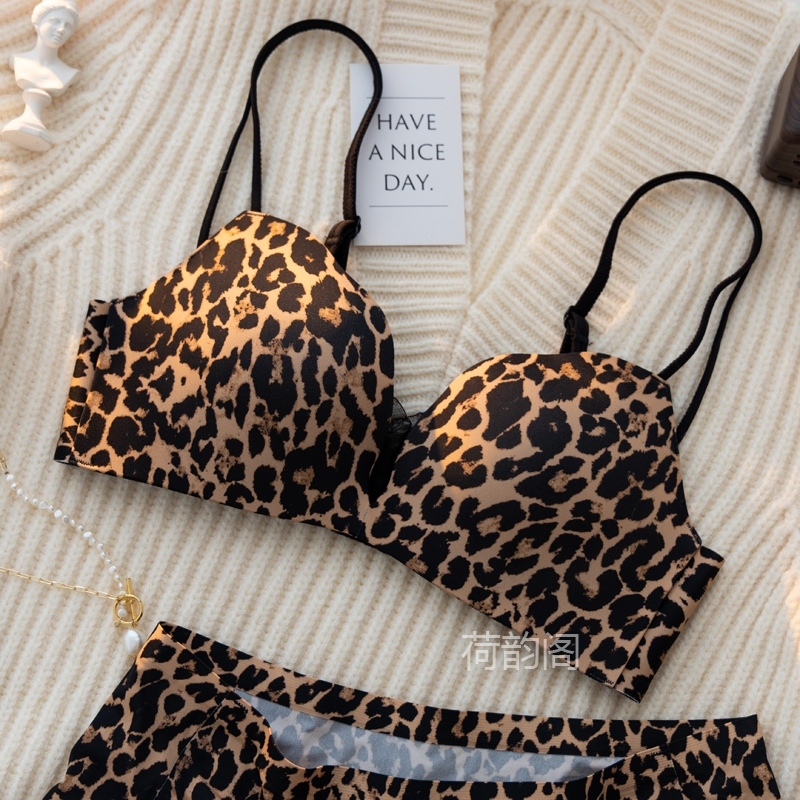 High-End Sexy Leopard Print Lingerie for Women, Thickened Push-Up Bra, Wireless Bra Set That Gathers Side Breasts and Prevents Sagging