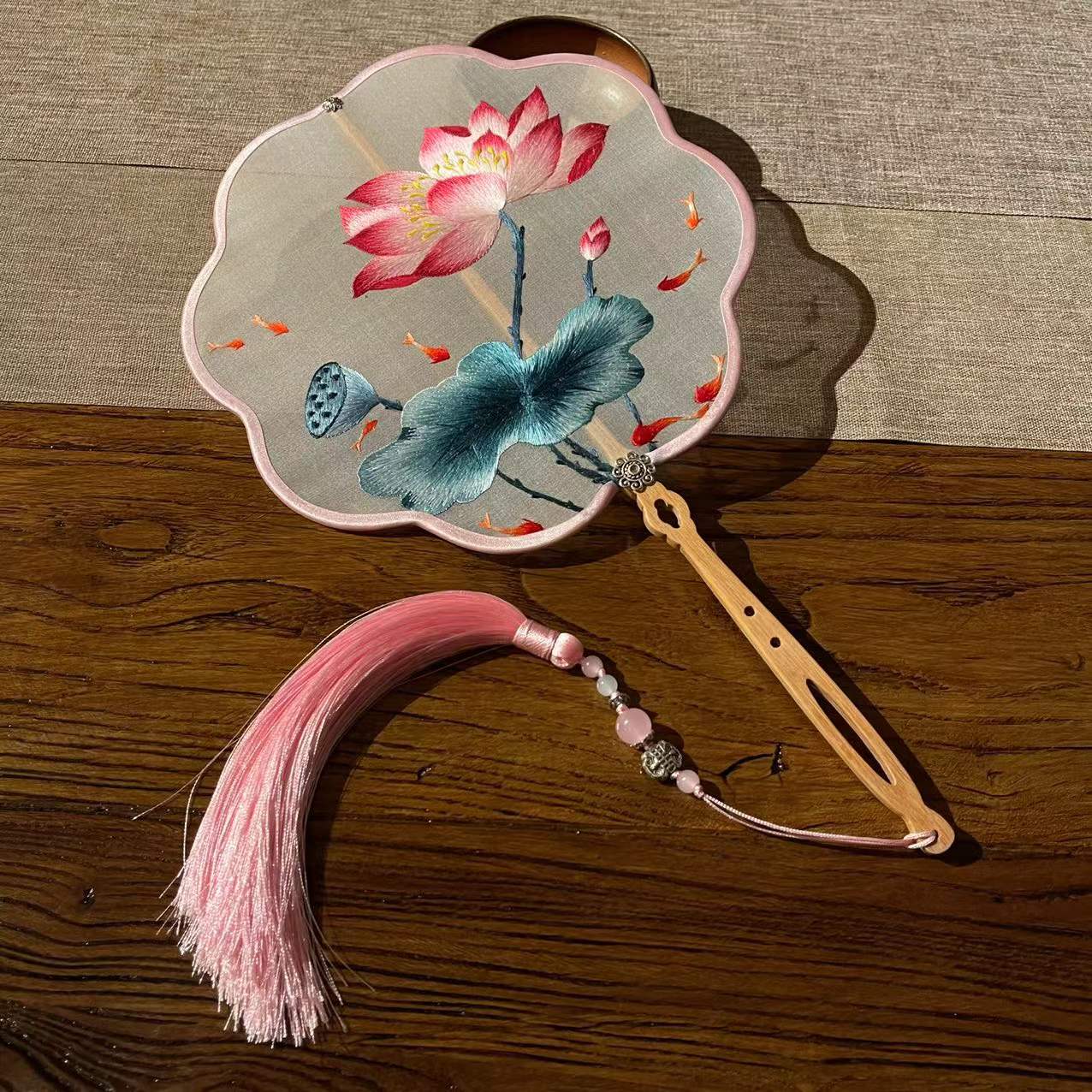 Suzhou Embroidery Double-sided Embroidery Handicraft Silk Color Edge Tassel Fan Hanfu Decoration Photo Props Going Abroad as a Gift for Foreigners