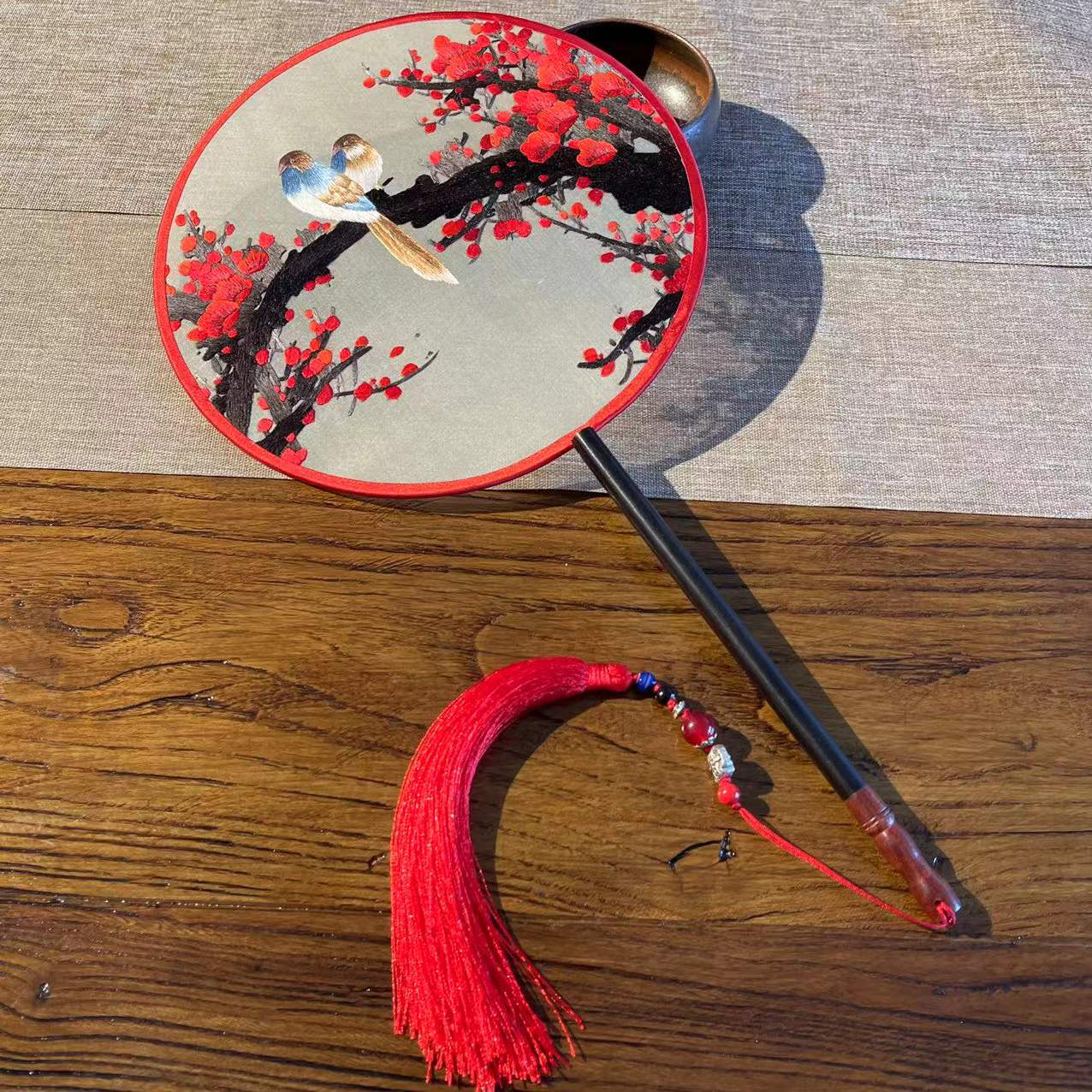 New Suzhou Genuine Silk Embroidery Double-sided Su Embroidered handmade fan circular fan sending gifts and old out of the country to study with me
