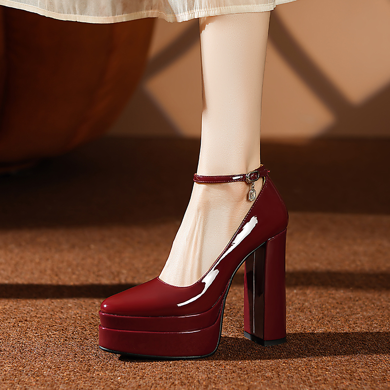 Small-Sized Chunky Heel Wedding Shoes, New Winter Style, High-End Waterproof Platform, Thick-Soled High Heels, Performance Model Red Single Shoes Small-Sized Chunky Heel Wedding Shoes, New Winter Style, High-End Waterproof Platform, Thick-Soled High Heels, Performance Model Red Single Shoes