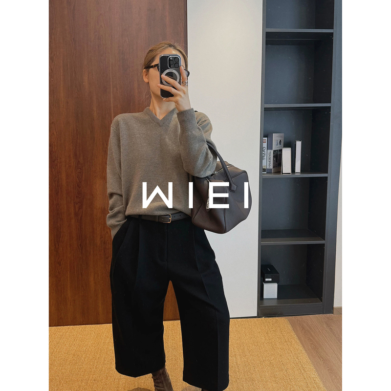 Rongrong Wiei *Heavyweight 100% Merino Wool Vintage Layered Small V-Neck Knitted Sweater W26109500 Rongrong Wiei *Heavyweight 100% Merino Wool Vintage Layered Small V-Neck Knitted Sweater W26109500