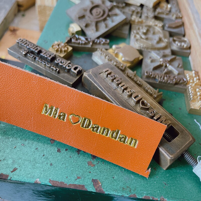 One dollar one letter default font hot stamping letters