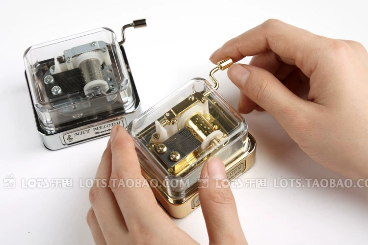 Sankyo phong trào cổ điển tay music box mini mạ vàng bạc music box sinh nhật sáng tạo món quà Ngày Valentine đồ chơi trẻ em thông minh