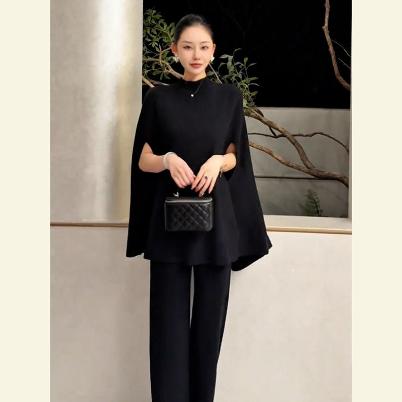 Summer Outfit with a Luxurious and Powerful Vibe, a High-End and Cool Black Knitted Cape Casual Suit