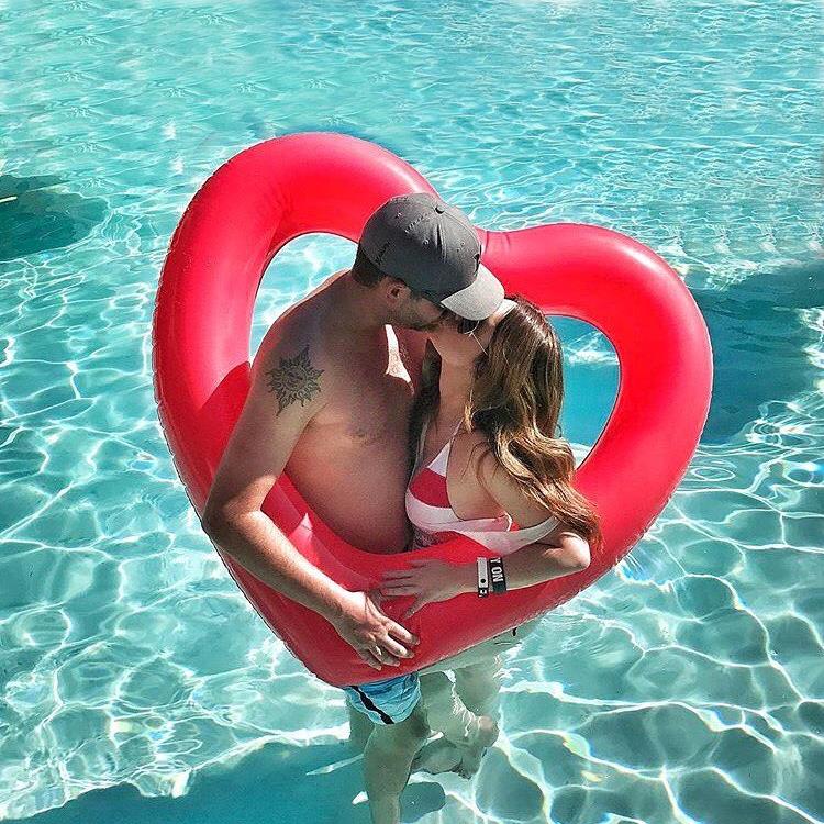 Large love swimming ring Inflatable heart-shaped lifebuoy swimming ring Peach heart armpit ring Blister water floating ring floating bed