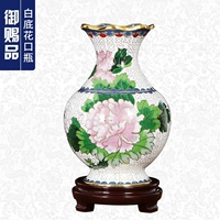 Белый поток цветочный салат