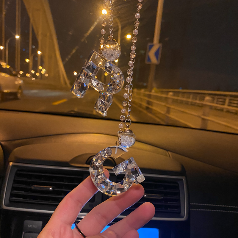 Handmade creative car interior pendant pendant personality ins custom crystal rhinestone car accessories ladies high-end