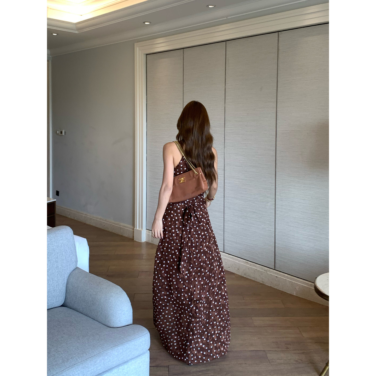 马儿MAR винтажное платье с V-образным вырезом и фактурным жаккардовым узором в горошек без рукавов летнее длинное