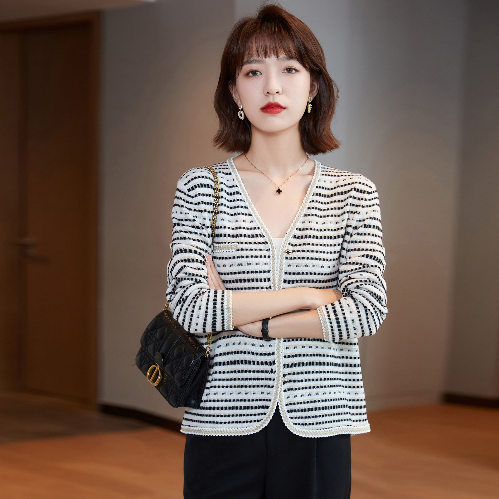 Upper body to be elegant ~ trendy and resistant to 2022 spring new French-style small fragrant striped wool knit cardiolor