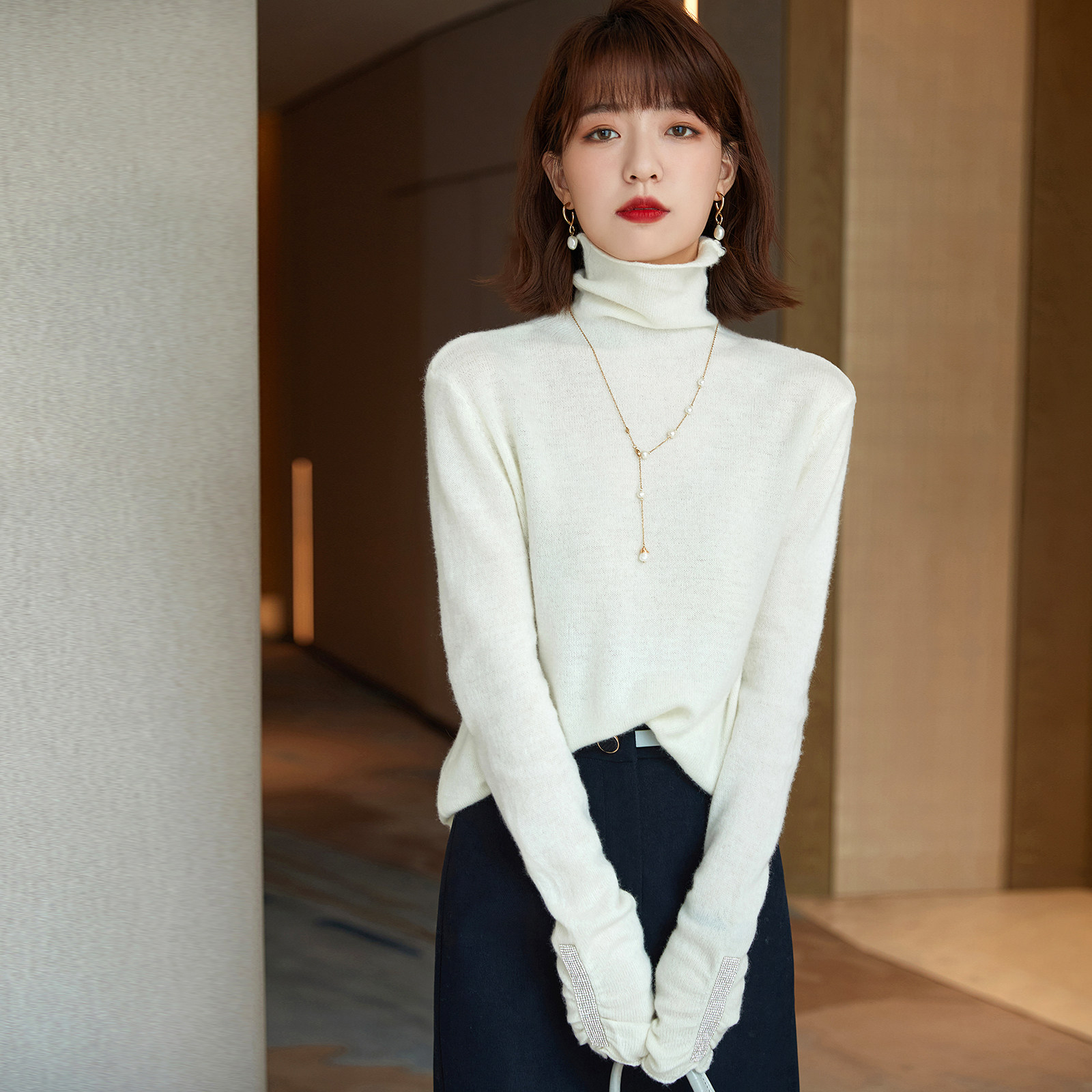 Simple and generous ~ warm - up - up 2023 new casual white knitted cashmere tall collar sweater woman