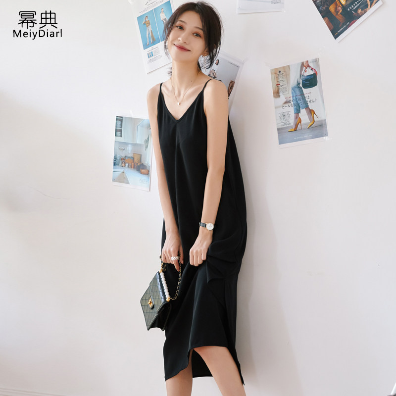 The 2021 new Xia Che Spinn with a loose V collar temperament long - range holiday strap dress