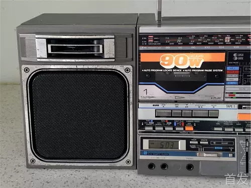 Вторая -ручная электроника Sharp Sharp Sharp's GF888, включающая функцию машины, включающая машину ..