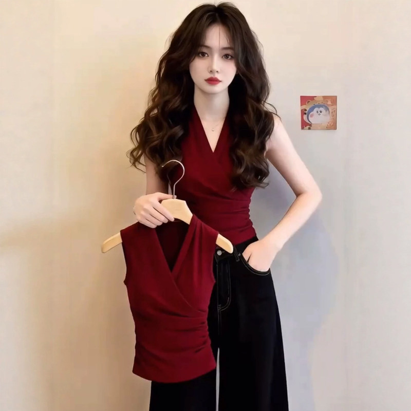 Red V-Neck Sleeveless Vest for Women, Summer Outerwear, 2026 New Style, Hot Girl Style, Slim Fit, Pleated Waist-Cinching, Elegant Top
