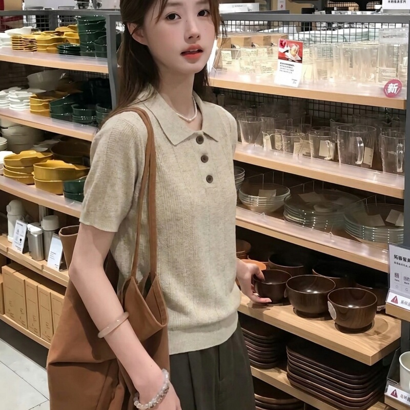 Oatmeal-Colored Polo Shirt, Ice Silk Knit Short-Sleeve T-Shirt for Women, New Summer Style, Loose and Versatile, Very Stylish Top Oatmeal-Colored Polo Shirt, Ice Silk Knit Short-Sleeve T-Shirt for Women, New Summer Style, Loose and Versatile, Very Stylish Top