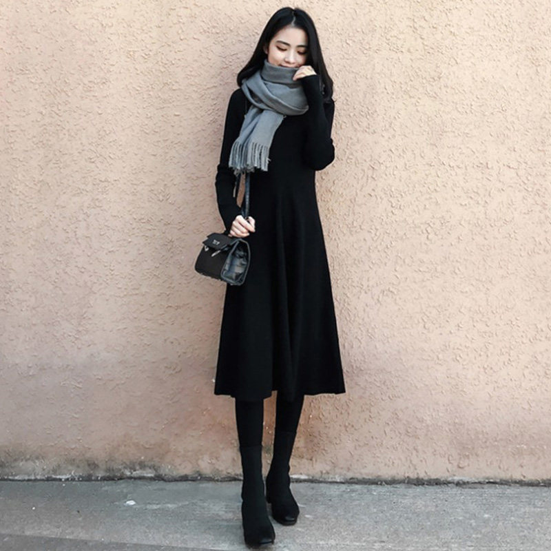 Autumn and winter 2020 new French retro Hepburn wind small black base long sleeve knitted dress women fat MM pendulum