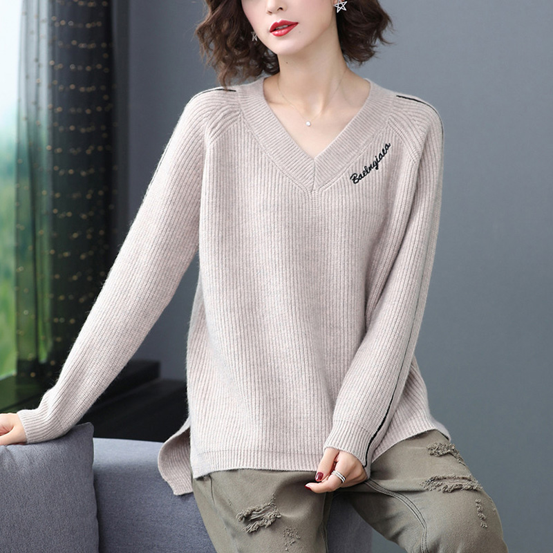 Large size women's belly-covering bottoming shirt autumn and winter 2021 new fat mm loose 200 jin V-neck sweater