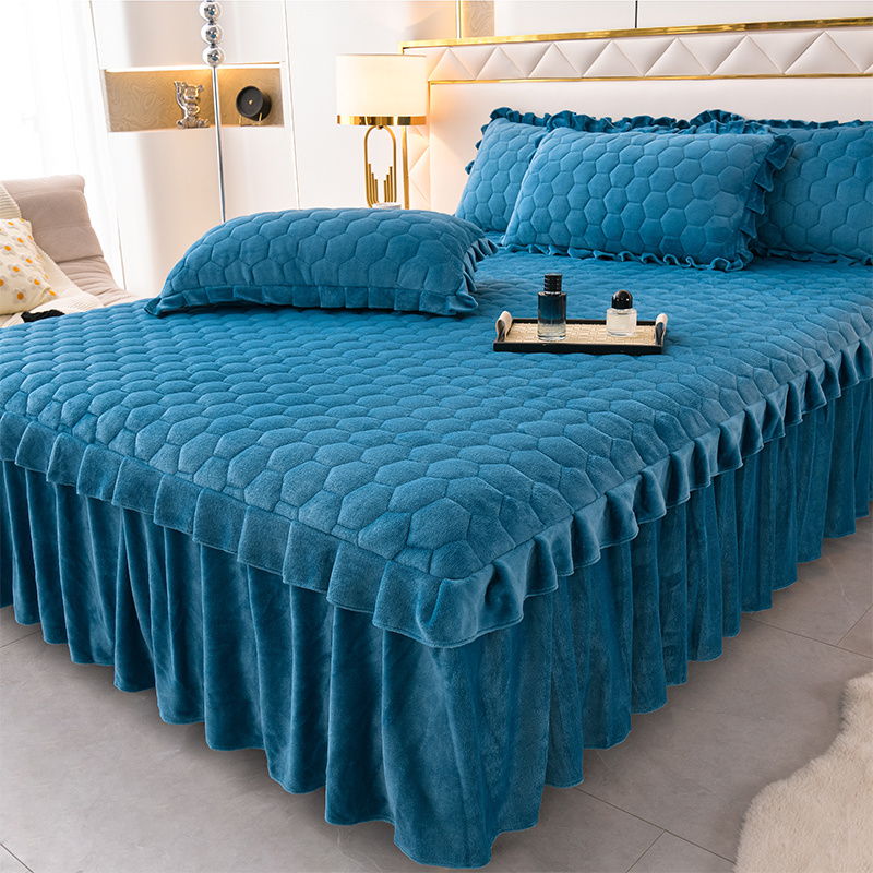冬用ミルクベルベット厚手ベッドスカート キルティングベッドカバー 3点セット 滑り止めベッドブランケット ベッドシーツ ベッドカバー ベッドエプロンカバー