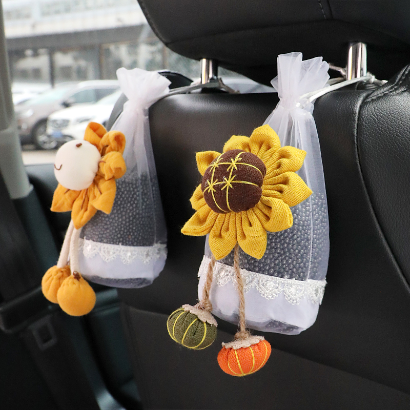 The car uses the bamboo charcoal bag to get rid of the formaldehyde activated charcoal bag car load good things public goods New car interior supplies Great all