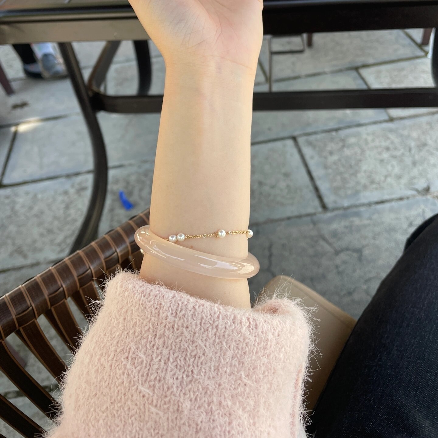 高級アイスカルセドニーバングル、瑪瑙、蓮根ピンク、ホワイトムーンライト、和田翡翠、ライチ色の氷馬素材の代替品、女性用丸型平型ストリップ。