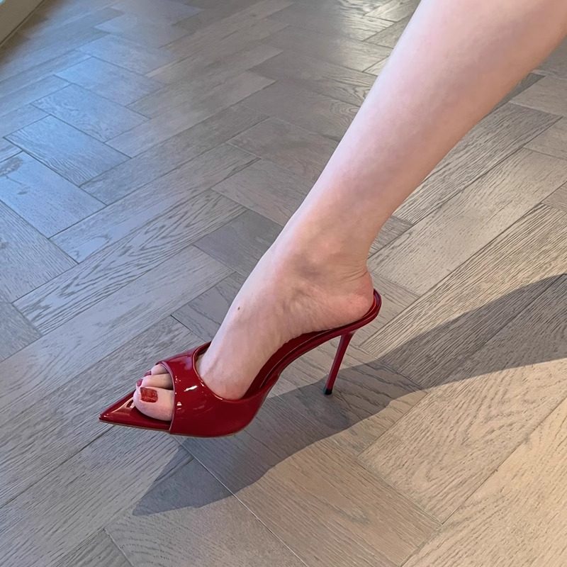 Women's high-heeled sandals, new summer 2026 style, stiletto heels, pointed toe, comfortable red high heels.