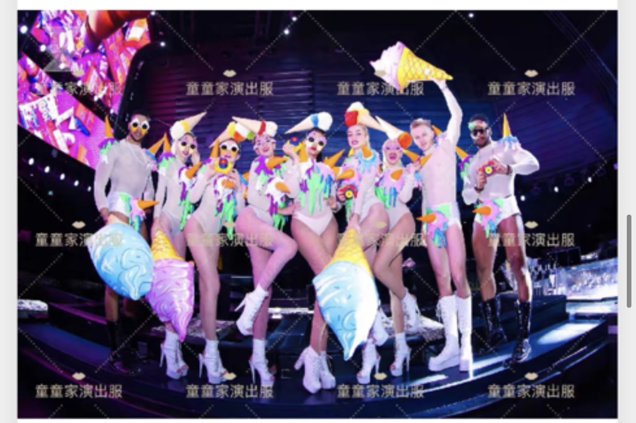 Nightclub bar plays out to serve ice cream to play suit party GOGO