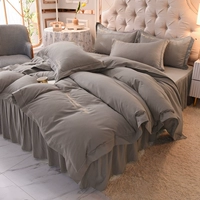 Английский костюм из серой кровати с чем-л.