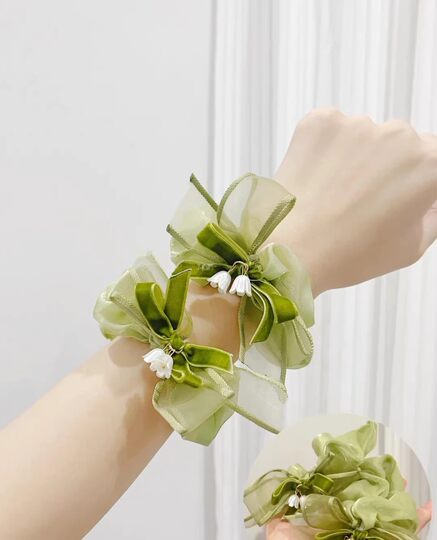 Flor de muñeca lirio de los valles pequeña novia de boda fresca y hermosa