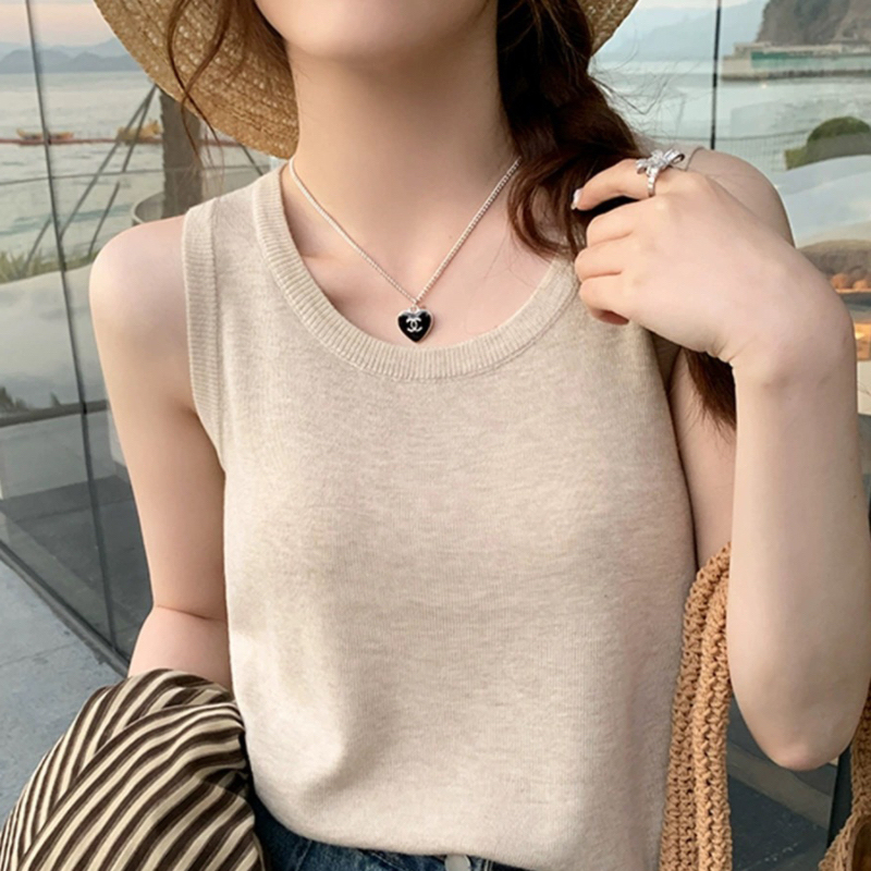 Wide Shoulder Strap Camisole for Women to Cover Side Breasts, Suitable for Outerwear in Summer 2026, New Style, Ice Silk Knit Sleeveless Top for Layering