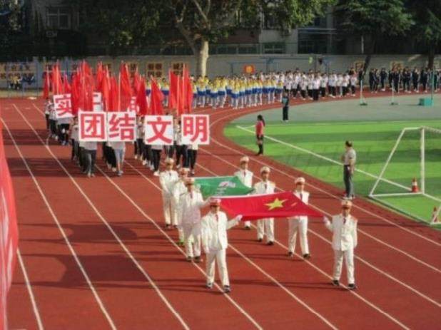 The games hand held the opening ceremony customized walking team-shaped slogan Tuhigh school students order the atmosphere to create the program props