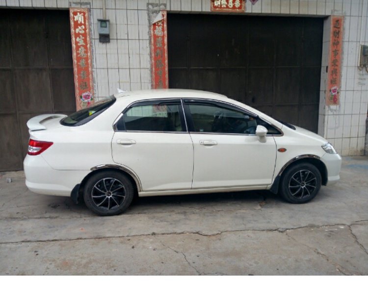 Honda sedan Fit FIT kiểu đuôi đèn với sơn không đục lỗ cũ Xe phù hợp sửa đổi đuôi đặc biệt đuôi gió cho xe hơi