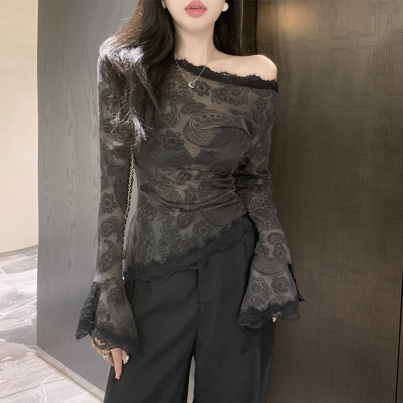 New Fashionable Versatile Patchwork Lace Blouse for Women, Autumn and Winter Style, Sexy and Stylish, Slim Fit, Flared Sleeves, Base Shirt