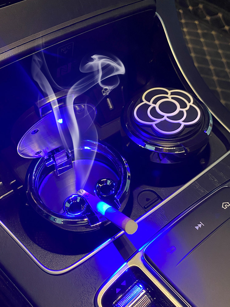 Car ashtray personality car interior creative camellia multi-function ashtray with lid car accessories Daquan
