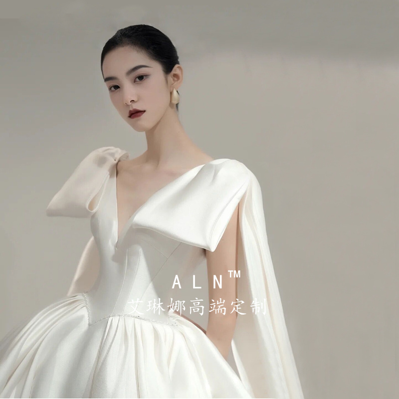 French satin main wedding dress 2024 new bridal tail simple and slim temperament bridal forest style super fairy door veil