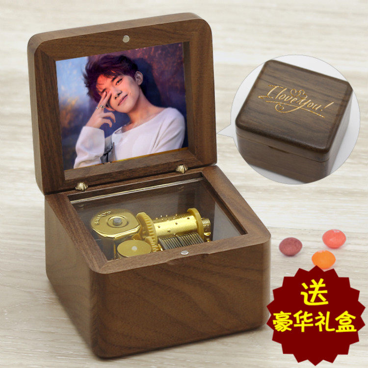 tfboys Wang Junkai Wang Yuan Yi Yang Qianxi Cai Xukun Liu Haoran the same music box birthday gift