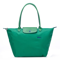 Вышитая лошадь большой длинное зеленый цвет