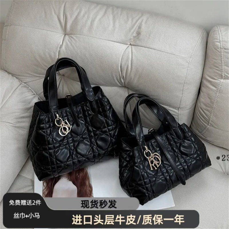Princess Diana Bag for Women 2026 Autumn and Winter High-End Genuine Leather Horizontal Version Tote Bag with Diamond Pattern Large Capacity Bucket Handbag