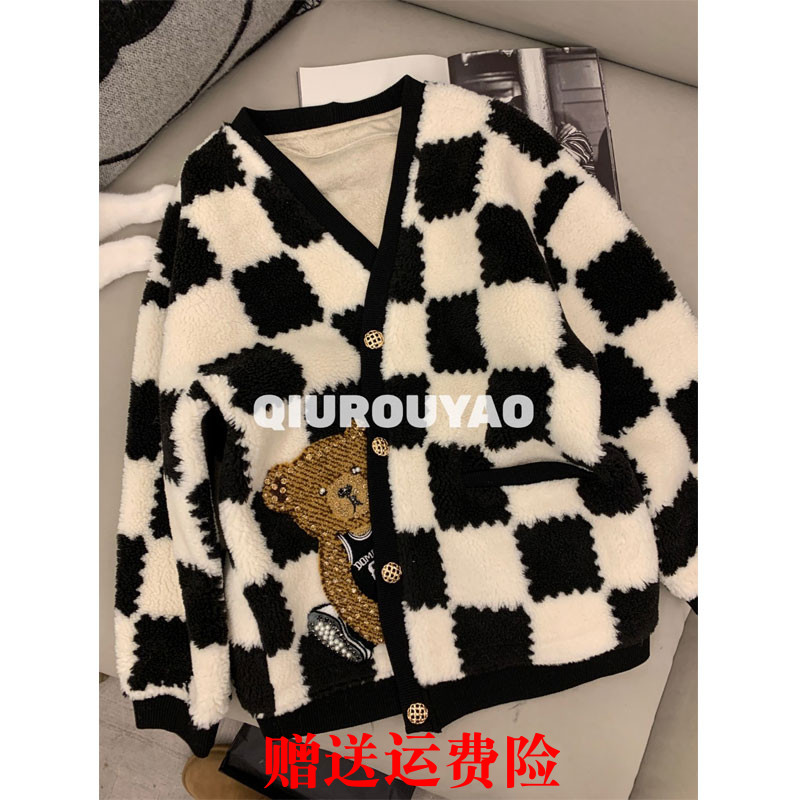 2022 autumn and winter new style plush checkerboard V-neck cardigan jacket women's Korean style lazy style loose all-match top