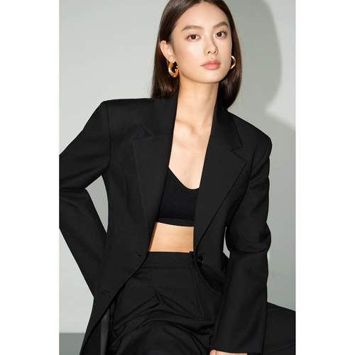 Черный корсет, приталенный пиджак классического кроя, в корейском стиле, изысканный стиль, яркий броский стиль