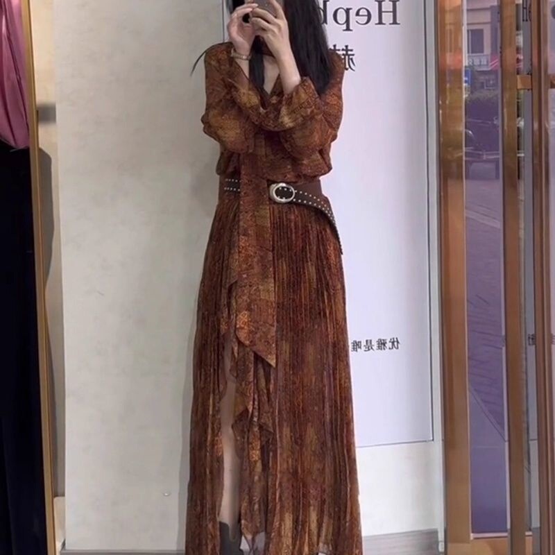 Autumn Outfits Look Super Nice, Unique and Beautiful. High-End, Sophisticated, Rich Lady Style, Coffee-Colored Printed Long Skirt