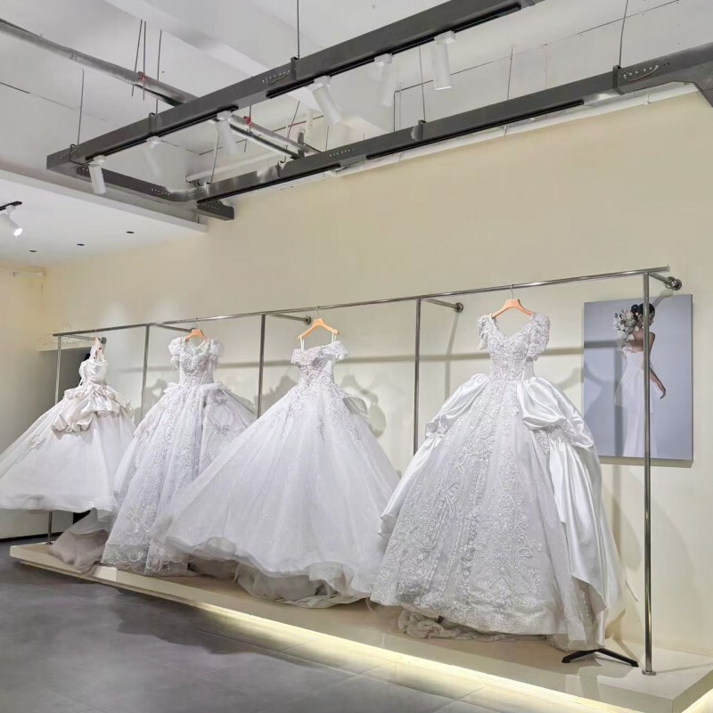 Brushed Silver Clothing Store Display Rack, Wedding Dress Shop Dress and Qipao Display Shelf, Photo Studio Floor-Standing and Wall-Mounted Hanging Rack Brushed Silver Clothing Store Display Rack, Wedding Dress Shop Dress and Qipao Display Shelf, Photo Studio Floor-Standing and Wall-Mounted Hanging Rack