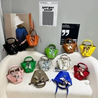 Если вам нужно больше серебряных пряжек, пожалуйста, свяжитесь с обслуживанием клиентов. Отправьте кожаное масло шарфа и пони.