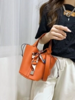 Оранжевая 18 золотая пряжка, шелковое шарф, кожаное масло с пони