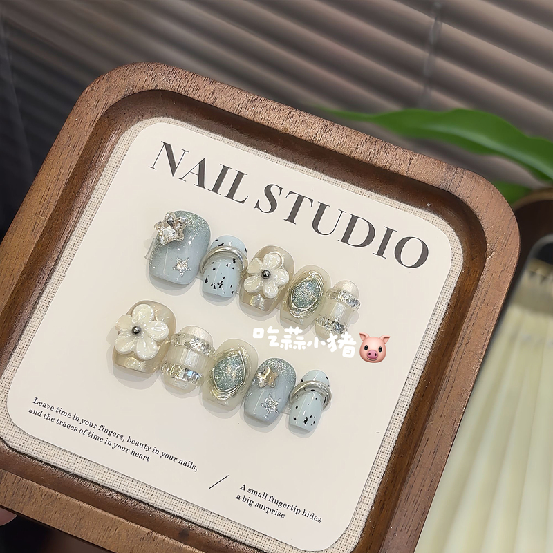 Purely Handmade [Blue Rhythm Flower Language] Hand-Painted Gradient Flower Cat-Eye Brightening Fairy-Style Blue Series Press-On Nails