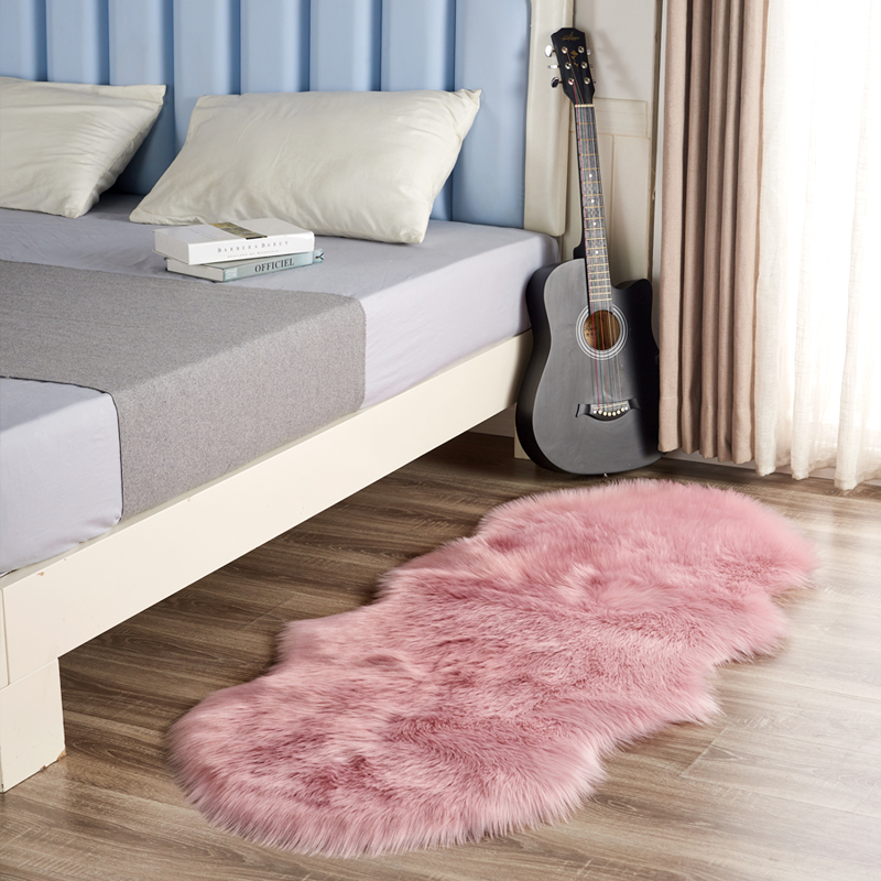 Solid Color Plush Carpet for Living Room and Bedroom, Irregular Faux Wool Solid Color Floor Mat, Decorative Bay Window Mat, Leather-Like Shape