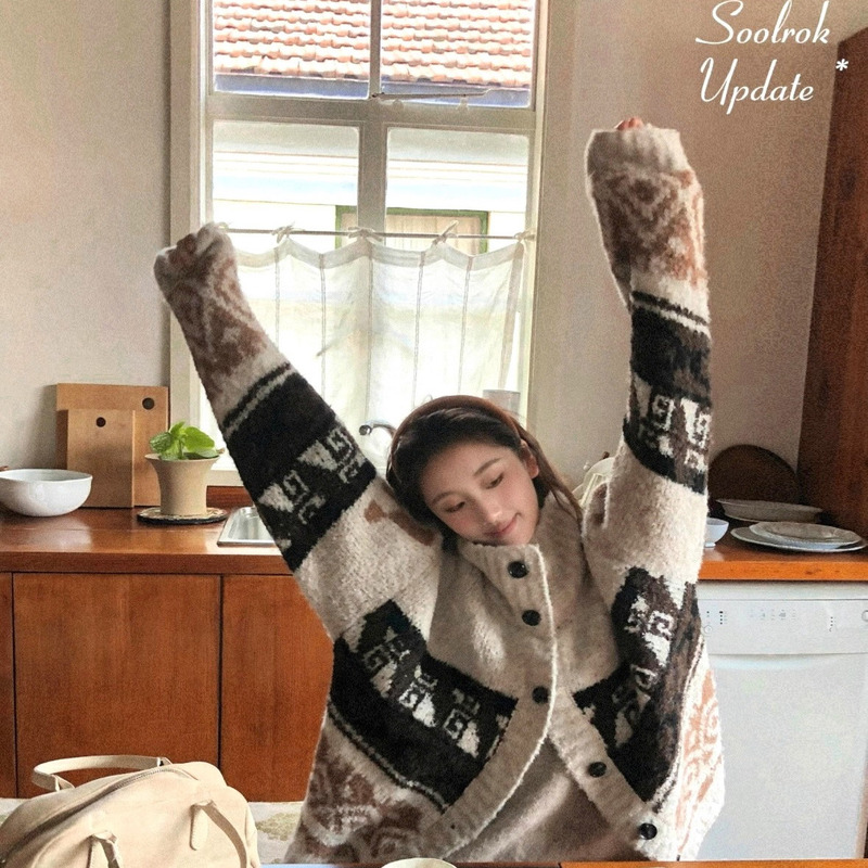 Fair Isle Lapel Sweater Jacket for Women, Thickened for Autumn and Winter, with a High-End, Lazy Style, Loose Knit Cardigan for Outerwear