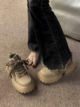 Heightened by 6 cm in place. Look at the milk tea thick-soled dad shoes.