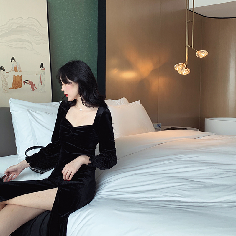 Autumn Winter 2021 New women's dress French style retro velvet long dress with waist display slim temperamental long sleeve small black dress