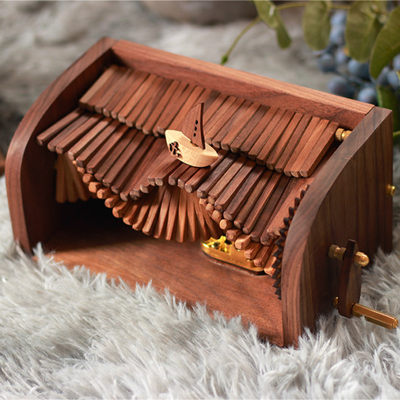 Wave-by-wave song eight-tone box solid wood handmade horse curious surfer creative send birthday gift handmade music box