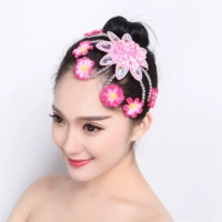 Красный, с драгоценным камнем